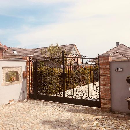 Alte Schmiede Mit Sauna, Pool Und Whirpool Im Aussenbereich Schoenstes Ferienhaus Der Lausitz Elsterheide Ngoại thất bức ảnh