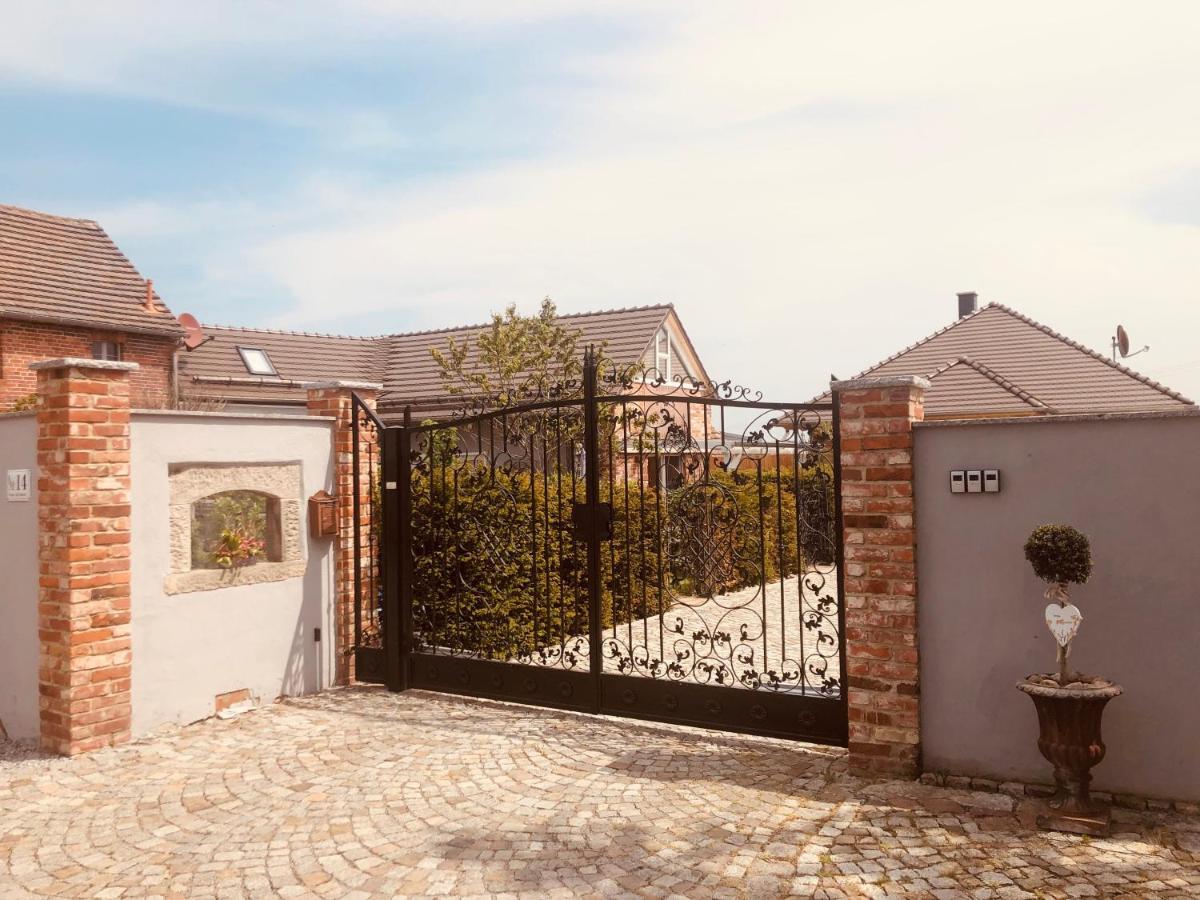 Alte Schmiede Mit Sauna, Pool Und Whirpool Im Aussenbereich Schoenstes Ferienhaus Der Lausitz Elsterheide Ngoại thất bức ảnh